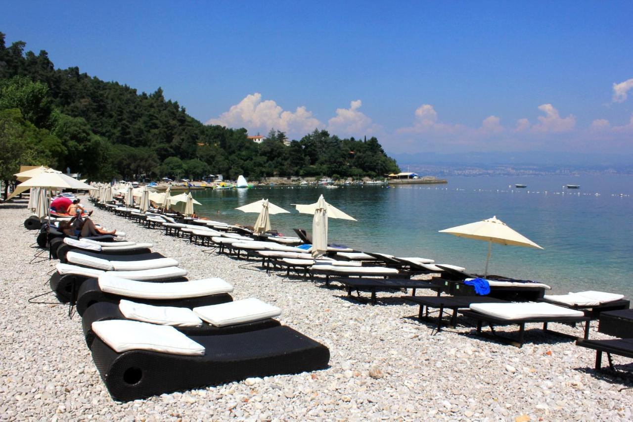 Apartments And Rooms By The Sea Medveja, Opatija - 2305 Lovran Eksteriør billede